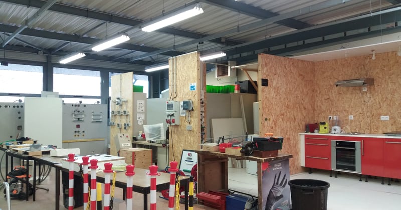 Magazine bricolage : mener un chantier peinture du diagnostic à la finition
