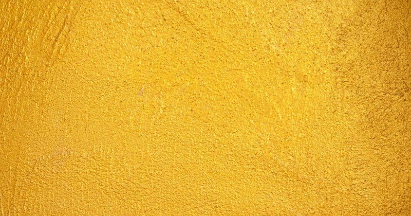 Reboucher un trou dans un mur en plâtre ou en béton : la méthode simple